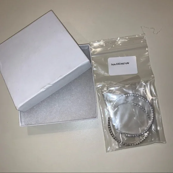 NWT Fashion Hoop Earrings - Picture 5 of 5